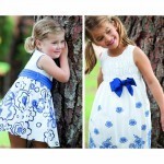 vestidos blancos y lazo azul