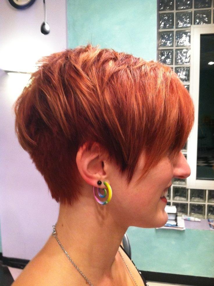 Cortes de pelo Pixie chic para mujeres: Pelo rojo corto